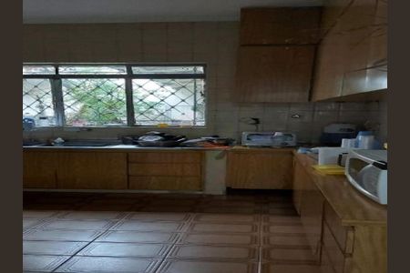 Casa à venda com 3 quartos, 224m² em Indianópolis, São Paulo