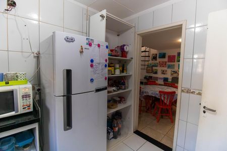 Casa à venda com 720m², 6 quartos e 4 vagas Casa à venda com 720m², 6 quartos e 4 vagasCozinha