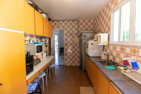 Casa à venda com 720m², 6 quartos e 4 vagas Casa à venda com 720m², 6 quartos e 4 vagasCozinha