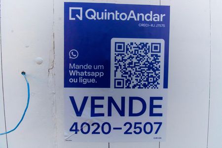 Casa à venda com 720m², 6 quartos e 4 vagas Casa à venda com 720m², 6 quartos e 4 vagasPlaquinha
