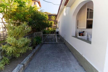 Casa à venda com 720m², 6 quartos e 4 vagas Casa à venda com 720m², 6 quartos e 4 vagasÁrea externa