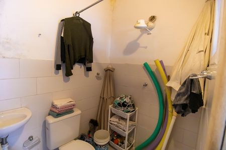 Casa à venda com 720m², 6 quartos e 4 vagas Casa à venda com 720m², 6 quartos e 4 vagasBanheiro de serviço