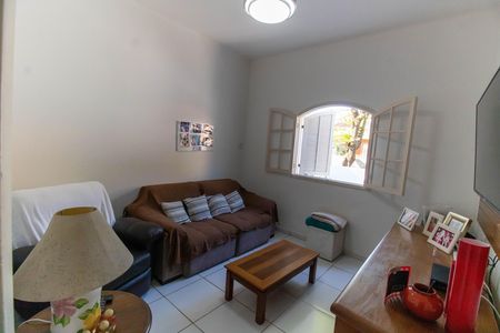 Casa à venda com 720m², 6 quartos e 4 vagas Casa à venda com 720m², 6 quartos e 4 vagasQuarto 1
