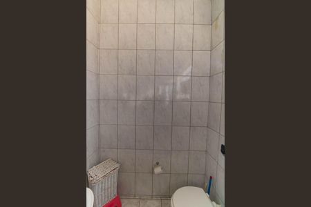 Casa à venda com 720m², 6 quartos e 4 vagas Casa à venda com 720m², 6 quartos e 4 vagasBanheiro Social