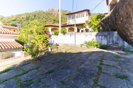 Casa à venda com 720m², 6 quartos e 4 vagas Casa à venda com 720m², 6 quartos e 4 vagasÁrea externa