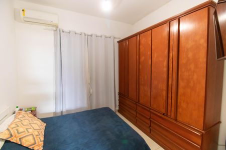 Casa à venda com 720m², 6 quartos e 4 vagas Casa à venda com 720m², 6 quartos e 4 vagasQuarto 4