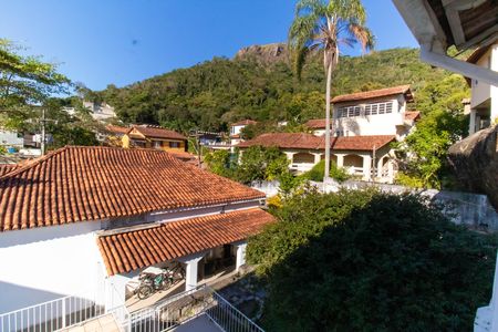 Casa à venda com 720m², 6 quartos e 4 vagas Casa à venda com 720m², 6 quartos e 4 vagasVista do Quarto 4