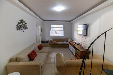 Casa à venda com 720m², 6 quartos e 4 vagas Casa à venda com 720m², 6 quartos e 4 vagasSala