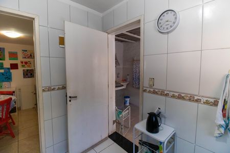 Casa à venda com 720m², 6 quartos e 4 vagas Casa à venda com 720m², 6 quartos e 4 vagasCozinha