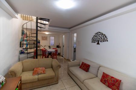 Casa à venda com 720m², 6 quartos e 4 vagas Casa à venda com 720m², 6 quartos e 4 vagasSala