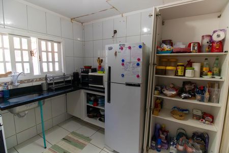 Casa à venda com 720m², 6 quartos e 4 vagas Casa à venda com 720m², 6 quartos e 4 vagasCozinha