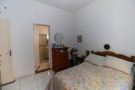 Casa à venda com 720m², 6 quartos e 4 vagas Casa à venda com 720m², 6 quartos e 4 vagasSuíte