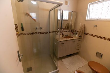 Casa à venda com 720m², 6 quartos e 4 vagas Casa à venda com 720m², 6 quartos e 4 vagasBanheiro da Suíte