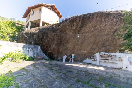 Casa à venda com 720m², 6 quartos e 4 vagas Casa à venda com 720m², 6 quartos e 4 vagasÁrea externa