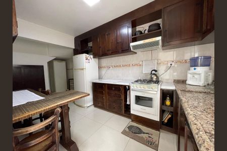 Casa à venda com 250m², 3 quartos e 2 vagas Casa à venda com 250m², 3 quartos e 2 vagasCozinha