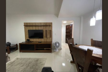 Sala de casa à venda com 3 quartos, 250m² em Rio Pequeno, São Paulo