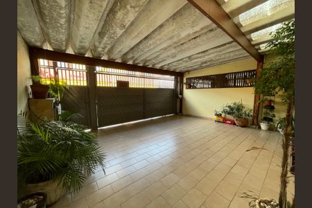 Casa à venda com 250m², 3 quartos e 2 vagas Casa à venda com 250m², 3 quartos e 2 vagasGaragem