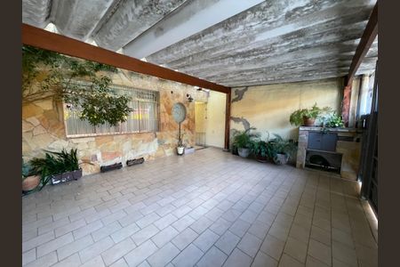 Casa à venda com 250m², 3 quartos e 2 vagas Casa à venda com 250m², 3 quartos e 2 vagasGaragem