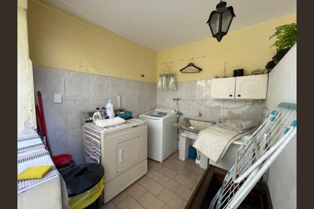 Casa à venda com 250m², 3 quartos e 2 vagas Casa à venda com 250m², 3 quartos e 2 vagasQuintal