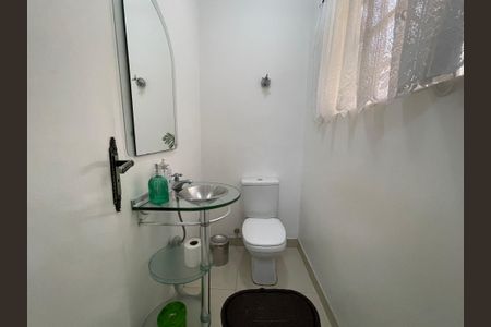 Casa à venda com 250m², 3 quartos e 2 vagas Casa à venda com 250m², 3 quartos e 2 vagasLavabo