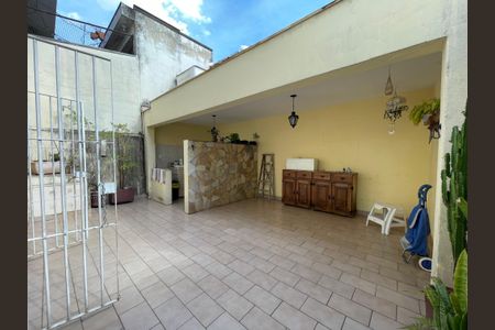 Casa à venda com 250m², 3 quartos e 2 vagas Casa à venda com 250m², 3 quartos e 2 vagasQuintal