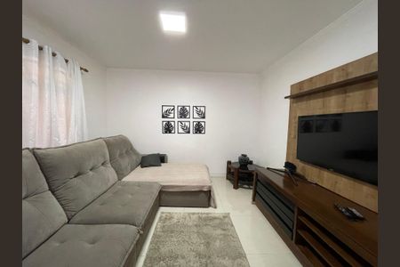 Casa à venda com 250m², 3 quartos e 2 vagas Casa à venda com 250m², 3 quartos e 2 vagasSala