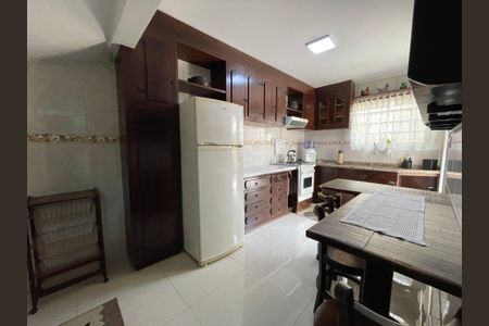 Casa à venda com 250m², 3 quartos e 2 vagas Casa à venda com 250m², 3 quartos e 2 vagasCozinha