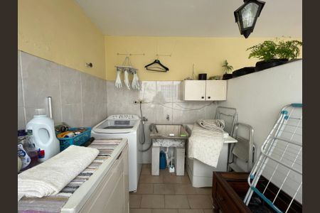 Casa à venda com 250m², 3 quartos e 2 vagas Casa à venda com 250m², 3 quartos e 2 vagasQuintal