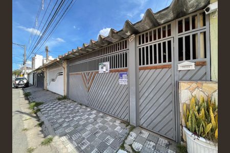 Casa à venda com 250m², 3 quartos e 2 vagas Casa à venda com 250m², 3 quartos e 2 vagasFachada