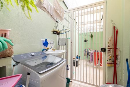 Casa de condomínio à venda com 83m², 3 quartos e 1 vagaÁrea de Serviço