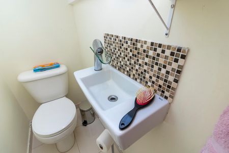 Casa de condomínio à venda com 83m², 3 quartos e 1 vagaLavabo