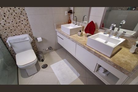 Apartamento à venda com 179m², 3 quartos e 3 vagasBanheiro Suíte