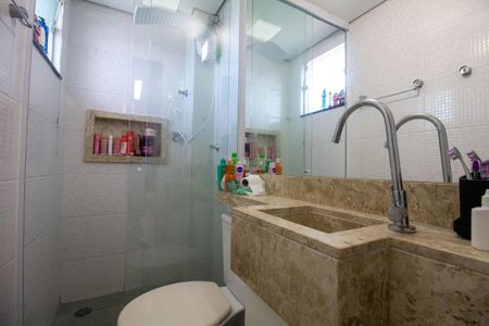 Apartamento à venda com 73m², 2 quartos e 1 vaga Apartamento à venda com 73m², 2 quartos e 1 vagaBanheiro Social