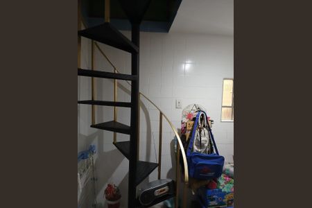 Casa à venda com 171m², 3 quartos e 3 vagas Casa à venda com 171m², 3 quartos e 3 vagasESCADA