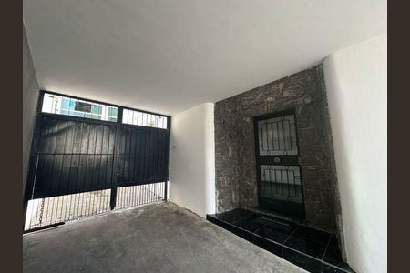 Casa à venda com 4 quartos, 300m² em Jardim das Bandeiras, São Paulo