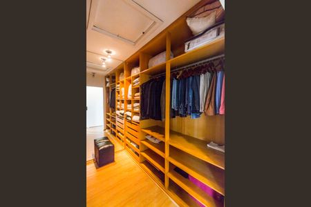 Apartamento à venda com 582m², 2 quartos e 7 vagas Apartamento à venda com 582m², 2 quartos e 7 vagasCloset da Suíte 2