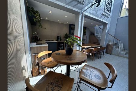 Casa à venda com 3 quartos, 159m² em Vila Regente Feijó, São Paulo