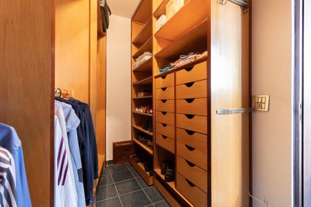 Casa para alugar com 309m², 3 quartos e 4 vagasCloset do Banheiro da Suíte