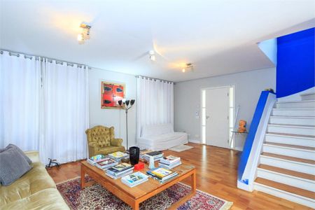 Casa à venda com 4 quartos, 369m² em Santo Amaro, São Paulo