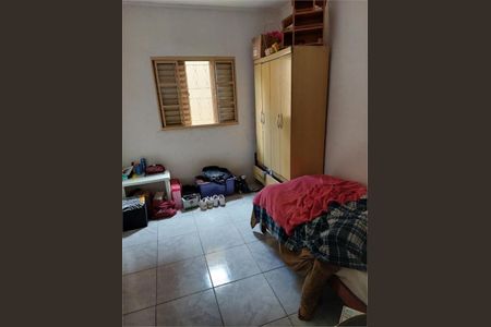 Casa à venda com 4 quartos, 131m² em Vila Carmosina, São Paulo