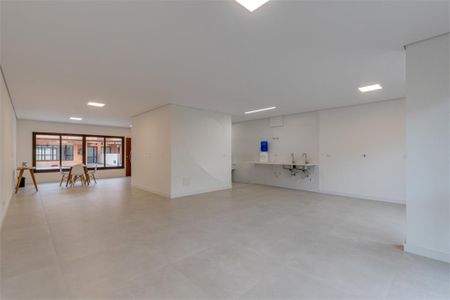 Casa à venda com 4 quartos, 291m² em Jardim Prudência, São Paulo