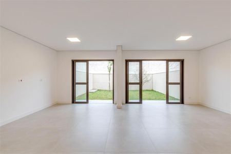 Casa à venda com 4 quartos, 291m² em Jardim Prudência, São Paulo