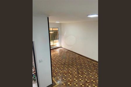 Casa à venda com 3 quartos, 250m² em Jardim Itacolomi, São Paulo