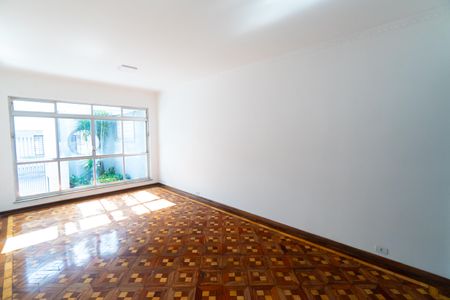 Casa à venda com 3 quartos, 250m² em Jardim Itacolomi, São Paulo