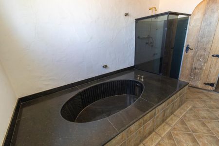 Casa à venda com 2050m², 5 quartos e 8 vagasBanheiro da suíte 5