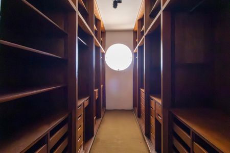 Casa à venda com 2050m², 5 quartos e 8 vagasSuíte 1