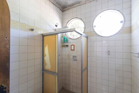 Casa à venda com 2050m², 5 quartos e 8 vagasBanheiro de serviço 2