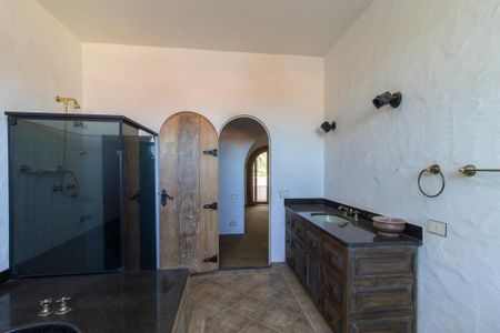 Casa à venda com 2050m², 5 quartos e 8 vagasBanheiro da suíte 5