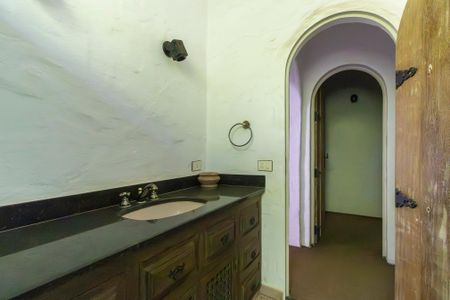 Casa à venda com 2050m², 5 quartos e 8 vagasBanheiro da suíte 4