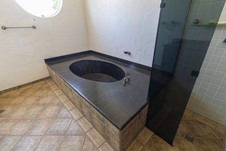 Casa à venda com 2050m², 5 quartos e 8 vagasBanheiro da suíte 5